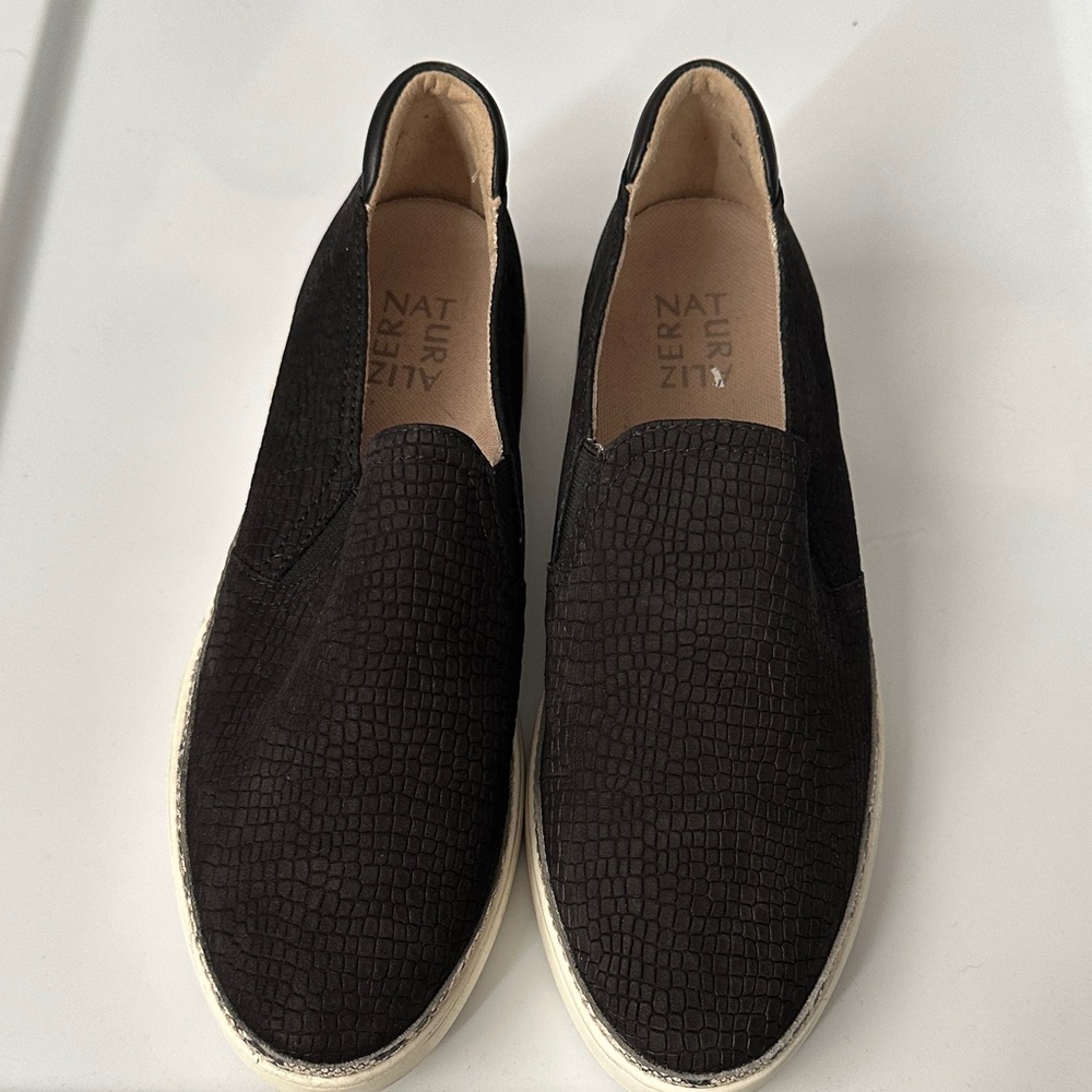 Naturalizer Black Textured Women's Loafers